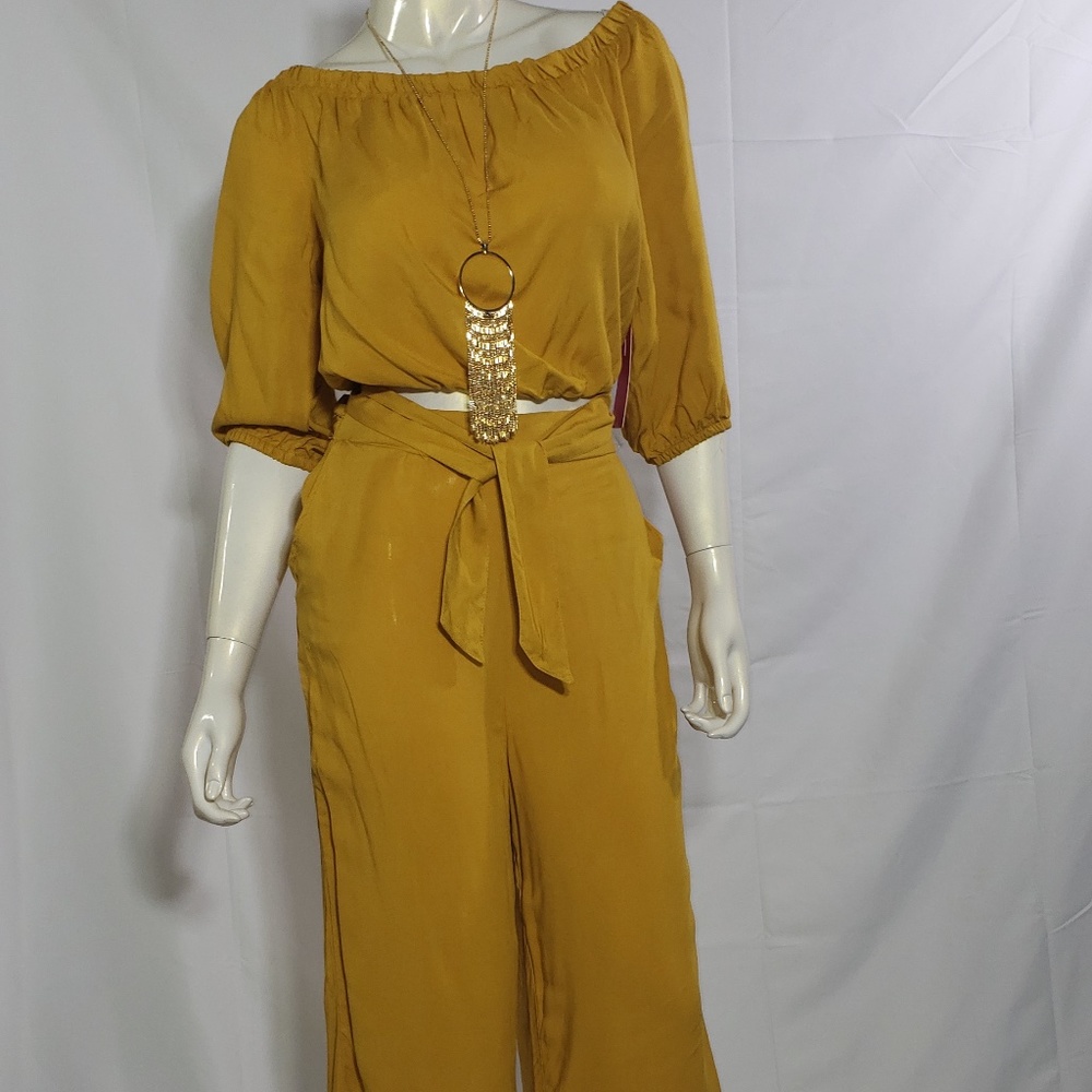 Off the shoulder 2 piece pant set